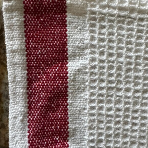 Williams Sonoma kitchen towels - white and cranberry - Picture 2 of 2